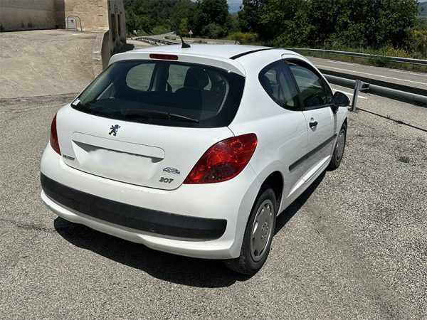 Peugeot 207 société 3 portes 1.4 HDI - IBC à LURS, dans les Alpes-de-Haute-Provence